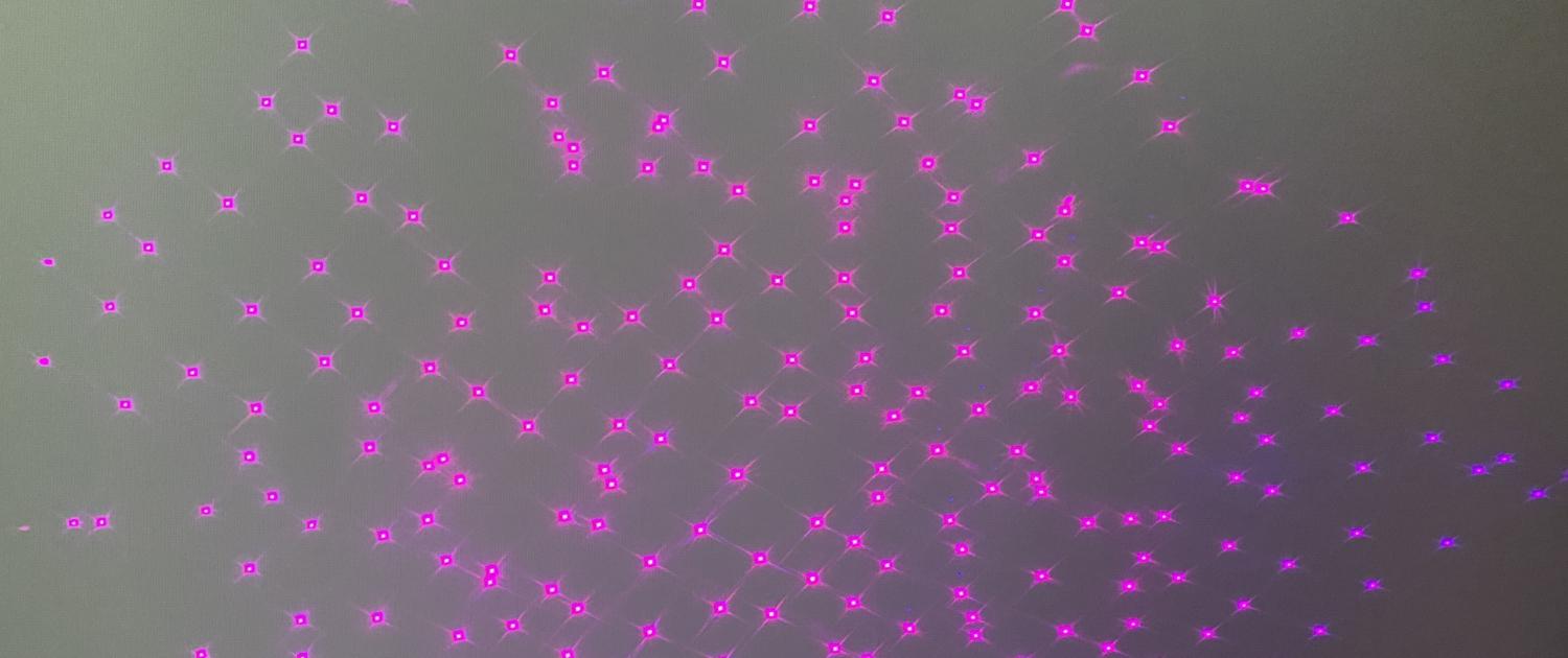 Laserstrahlen pink